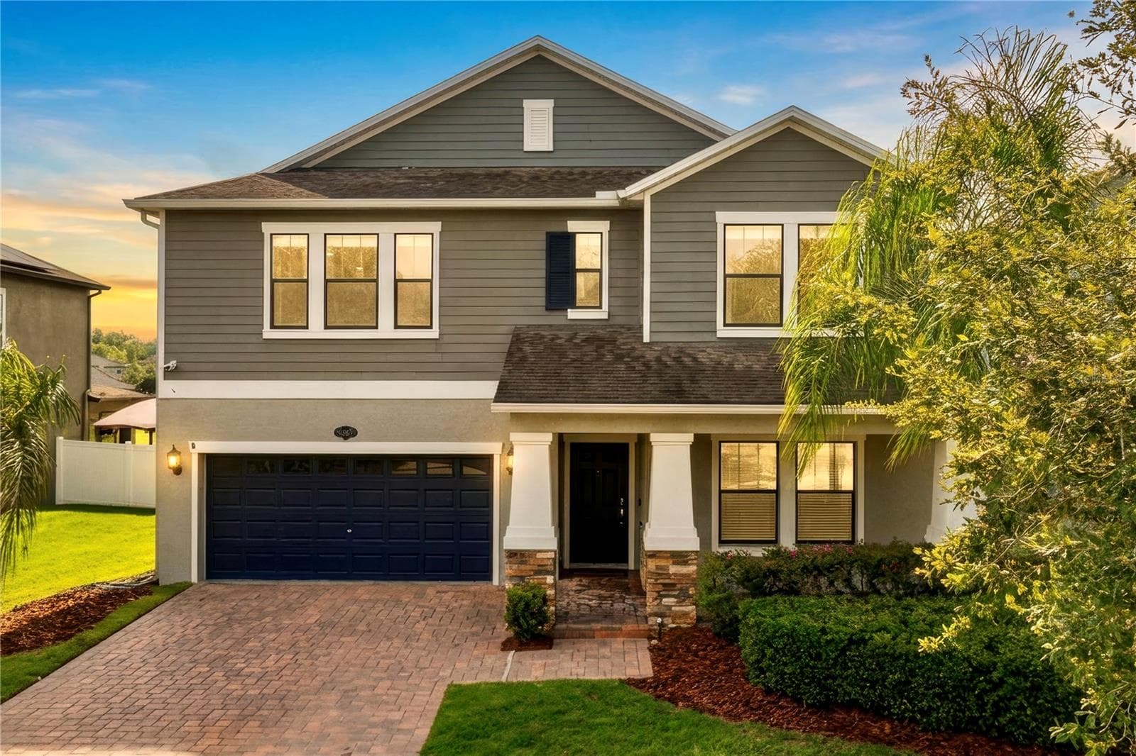 House front at sunset - 19343 PADDOCK VIEW DR, TAMPA