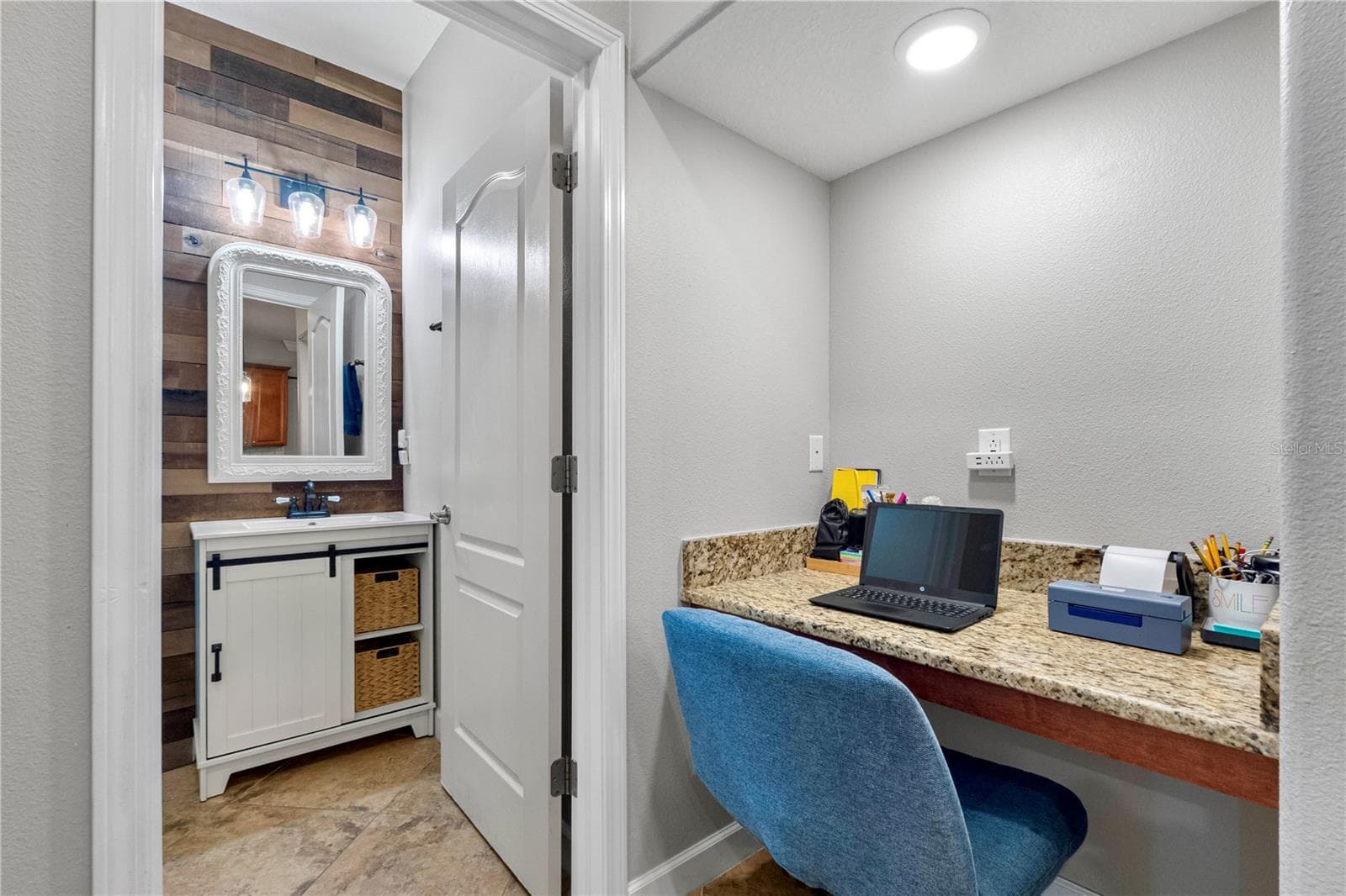 Coffee bar / workstation area - 19343 PADDOCK VIEW DR, TAMPA