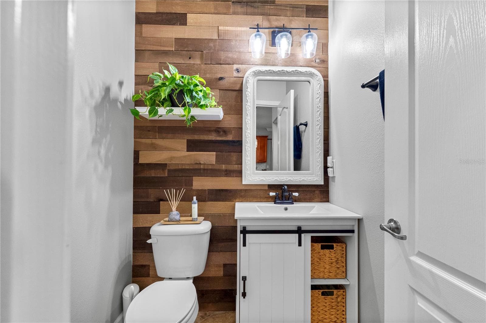 Guest bath - 19343 PADDOCK VIEW DR, TAMPA