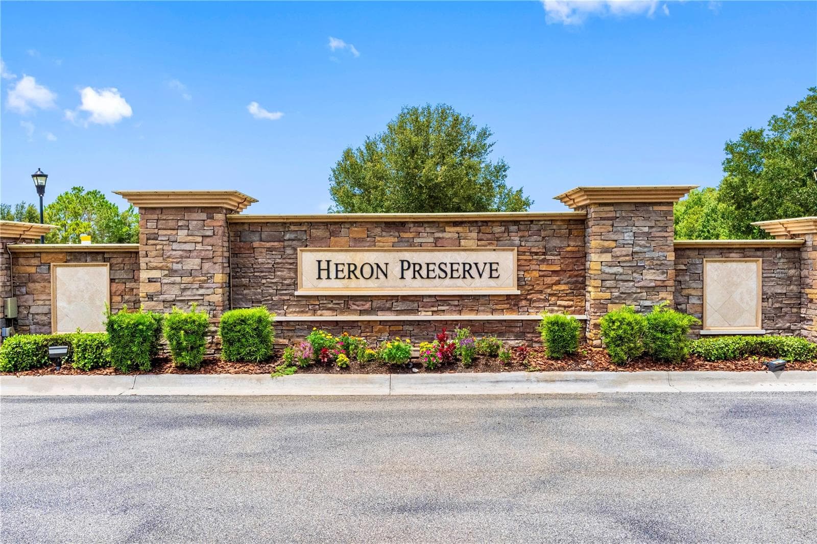 Community entrance - 19343 PADDOCK VIEW DR, TAMPA