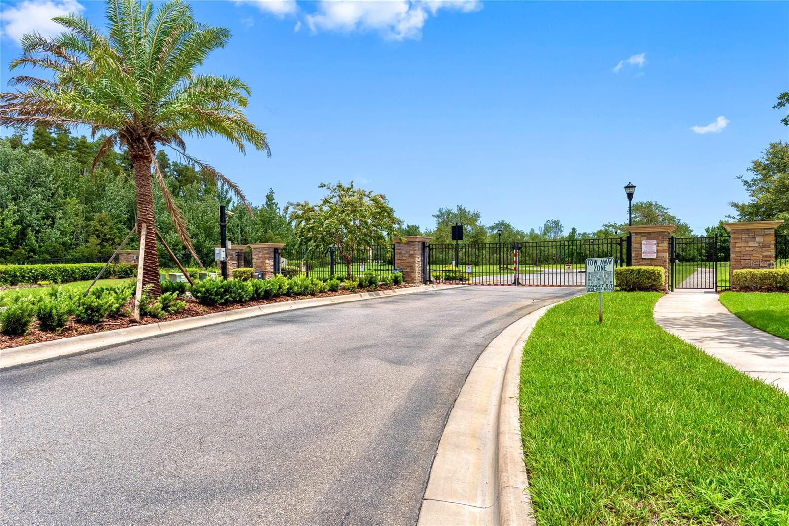 Community entrance - 19343 PADDOCK VIEW DR, TAMPA