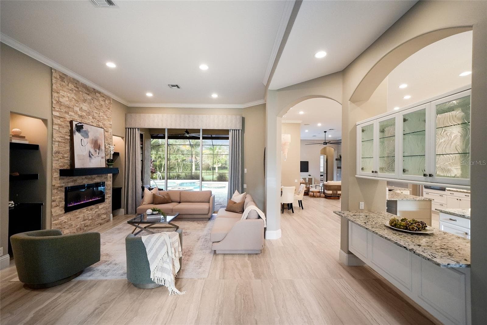 Open floor plan in Lakewood Ranch Country Club - 8122 LONE TREE GLN, LAKEWOOD RANCH