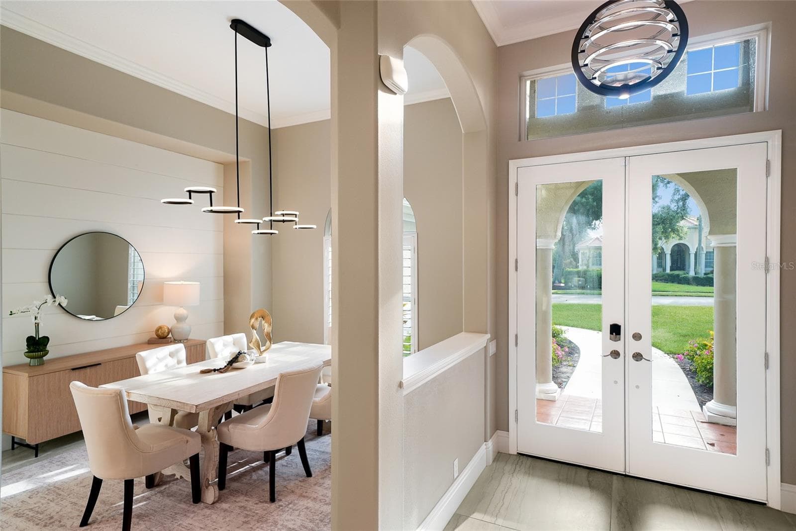 One-story living on an intimate cul-de-sac street in the Canterbury enclave of Lakewood Ranch Country Club - 8122 LONE TREE GLN, LAKEWOOD RANCH
