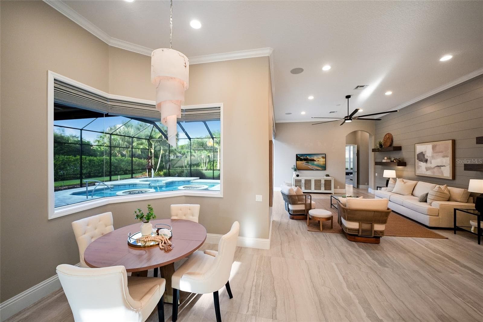 Breakfast nook open to the great room and kitchen - 8122 LONE TREE GLN, LAKEWOOD RANCH
