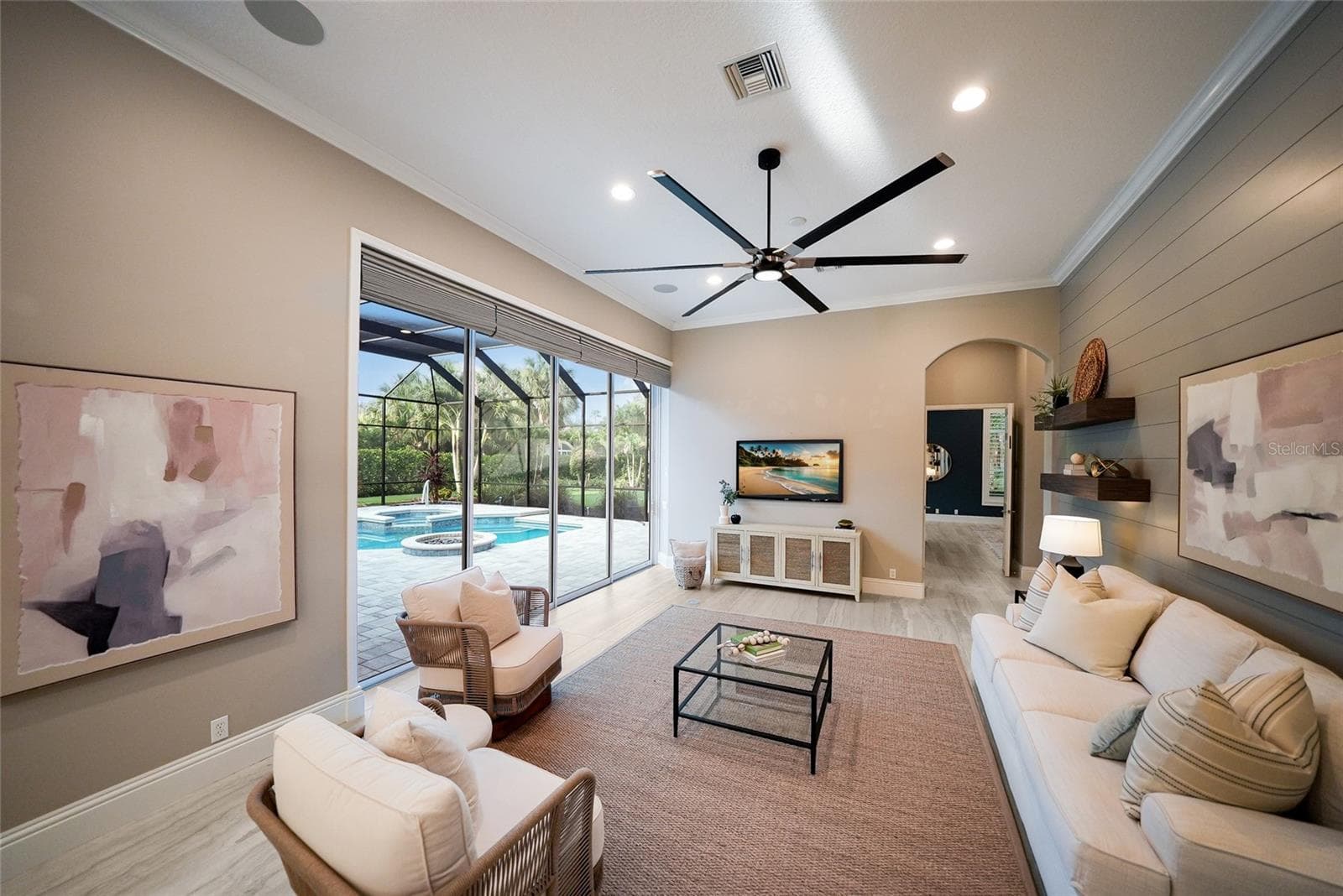 Disappearing lanai sliders bring the outdoors in to the oversized great room - 8122 LONE TREE GLN, LAKEWOOD RANCH