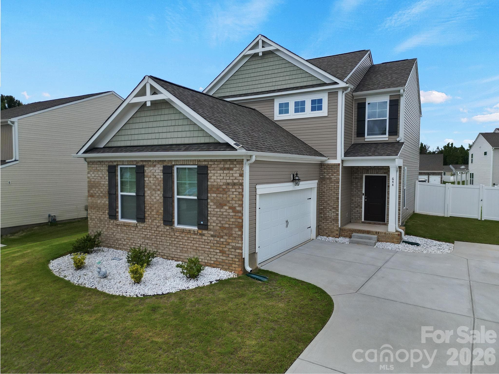 Single Family Residence at 644 Synclaire Place, Rock Hill, photo 2 of 38