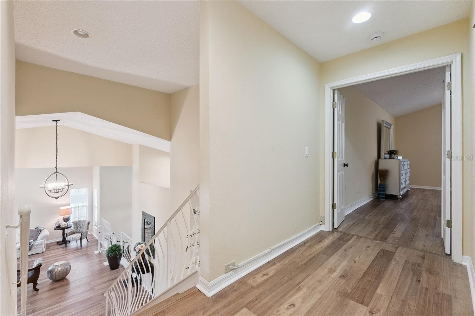 Entry landing into Primary Bedroom - 8355 DIAMOND COVE CIR, ORLANDO