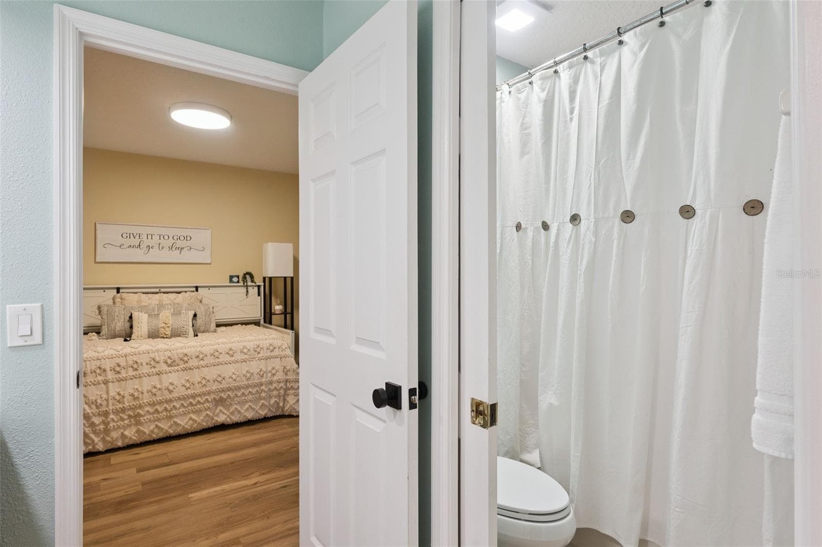 Jack and Jill with Tub - 8355 DIAMOND COVE CIR, ORLANDO