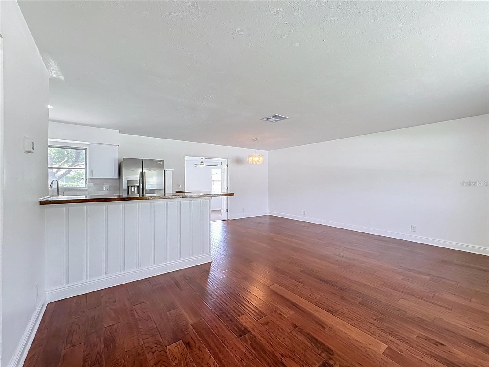 Single Family Residence at 514 W HILDA DR, BRANDON, photo 11 of 51