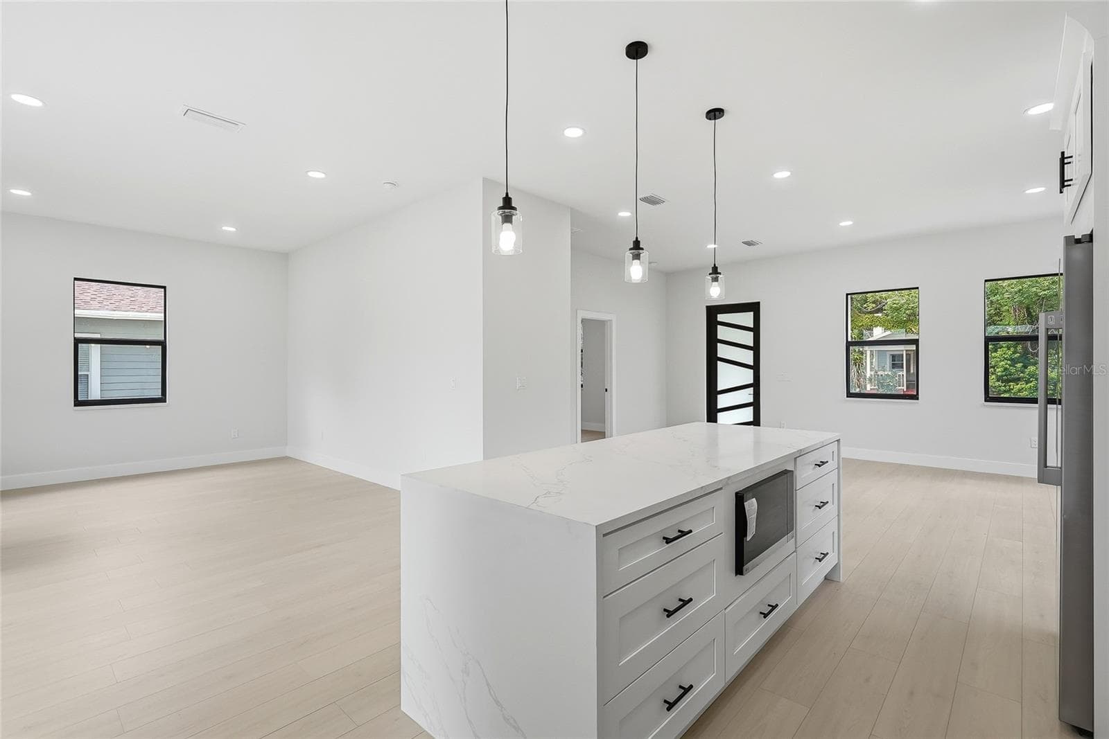Single Family Residence at 7106 N 10TH ST, TAMPA, photo 8 of 37