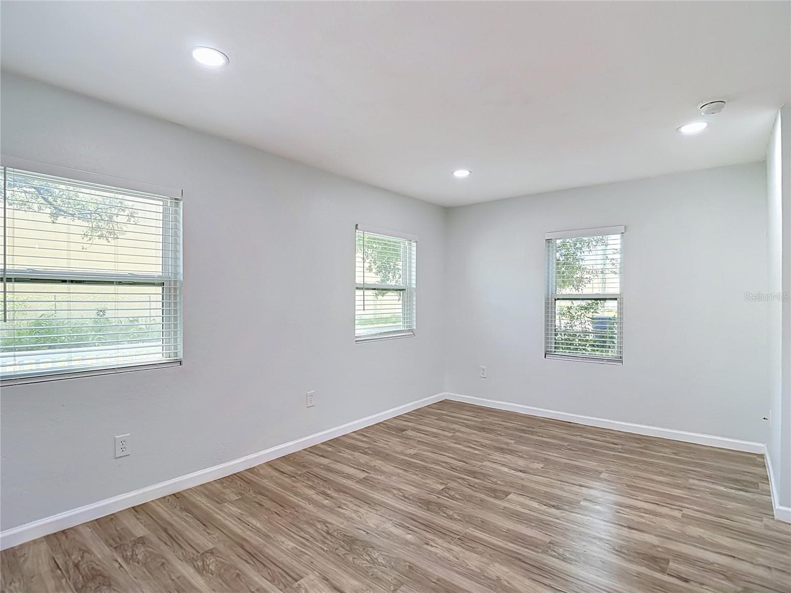 Single Family Residence at 10009 N FLORENCE AVE, TAMPA, photo 7 of 49