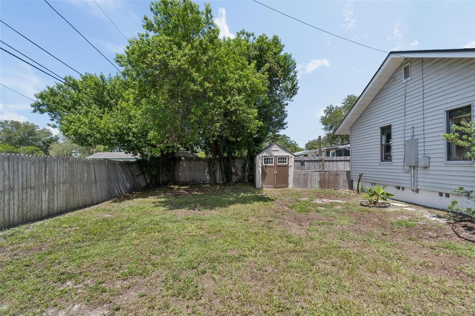 Backyard with dog run on the side of the house - 4924 45TH AVE N, ST PETERSBURG