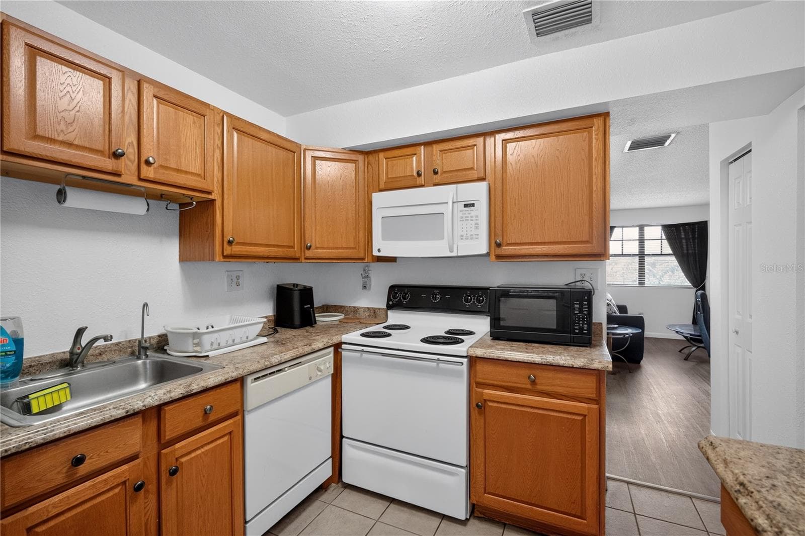 Kitchen - 12405 OAK CEDAR PL #202, TAMPA