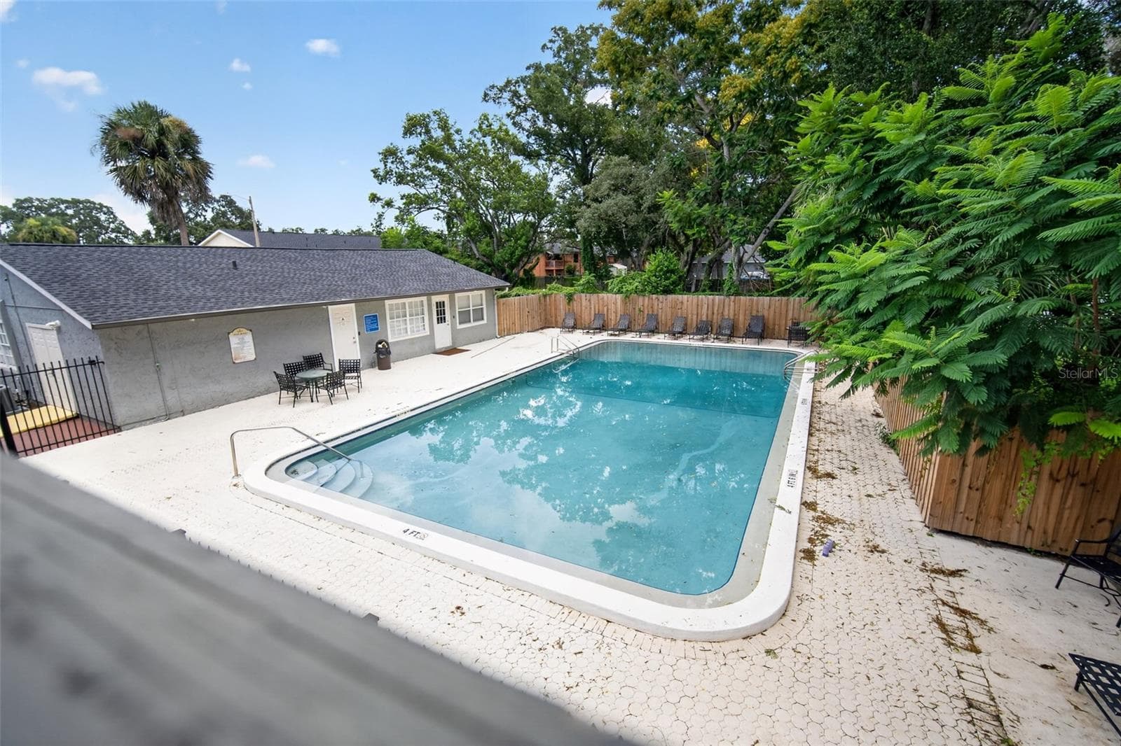 Community pool - 12405 OAK CEDAR PL #202, TAMPA