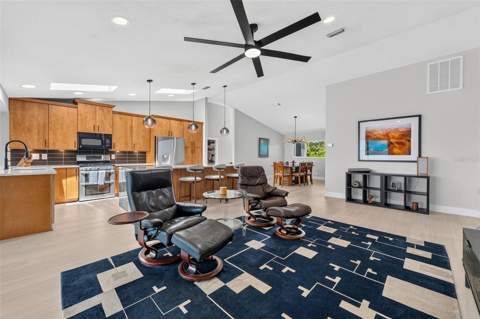 Family room with new ceiling fan - 2936 68TH AVE S, ST PETERSBURG