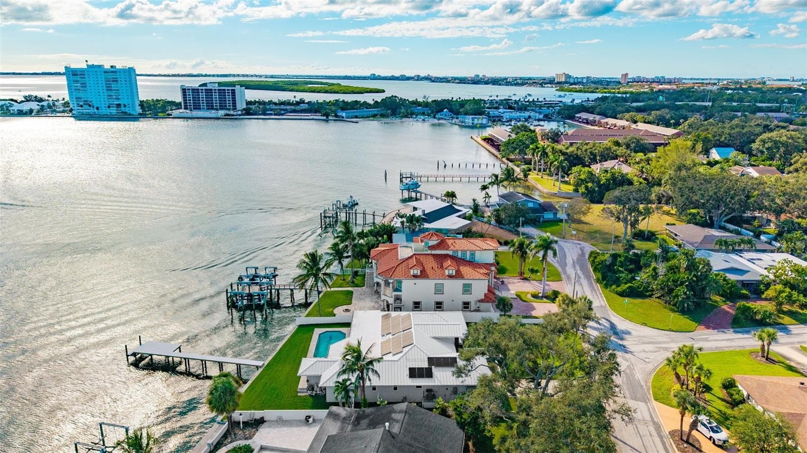 Perfectly located just minutes from Fort De Soto and award-winning beaches, with easy access to Sarasota/Bradenton and downtown St. Petersburg. - 2936 68TH AVE S, ST PETERSBURG