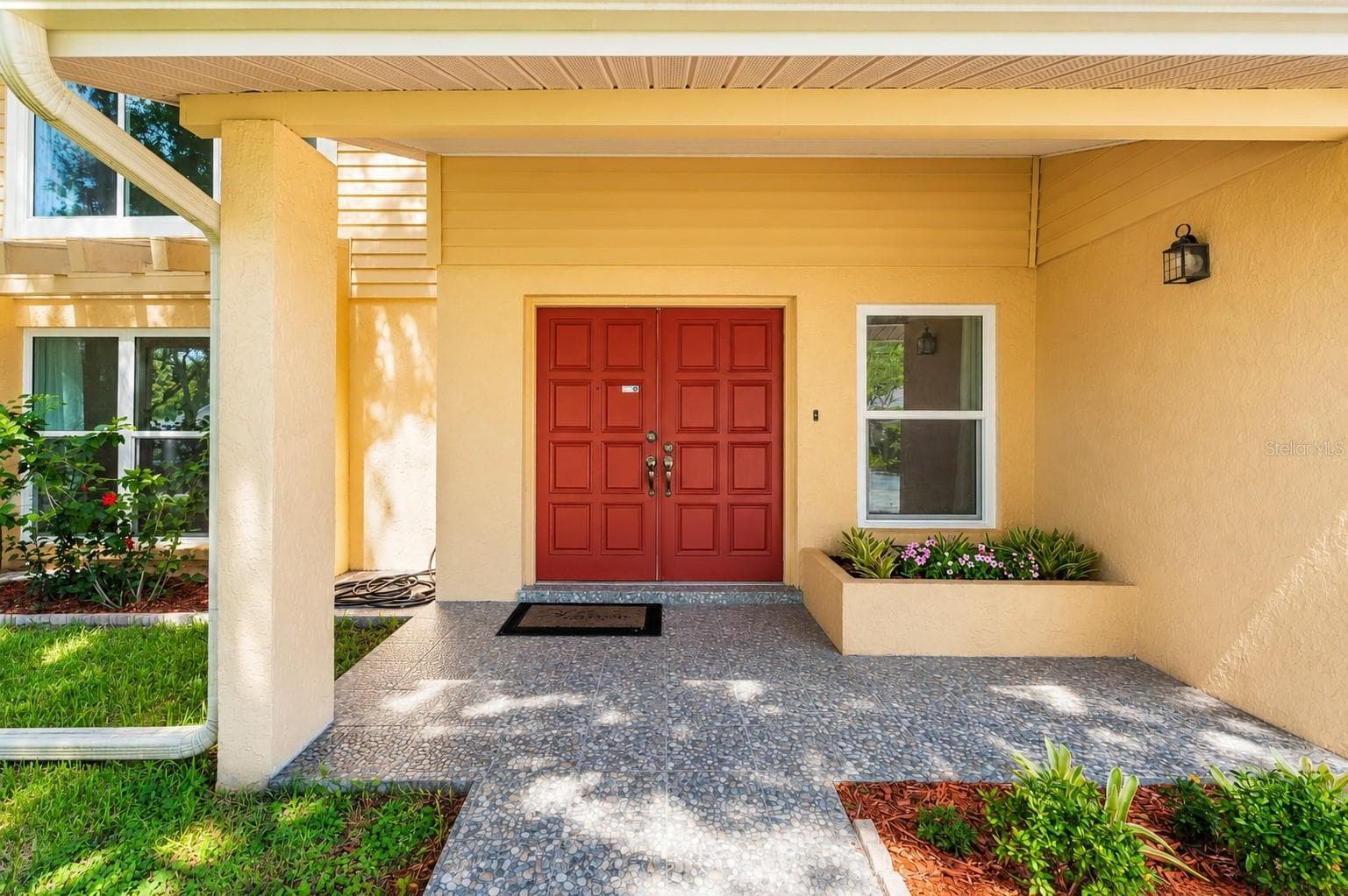 Single Family Residence at 10904 AUTUMN OAK PL, TAMPA, photo 2 of 53