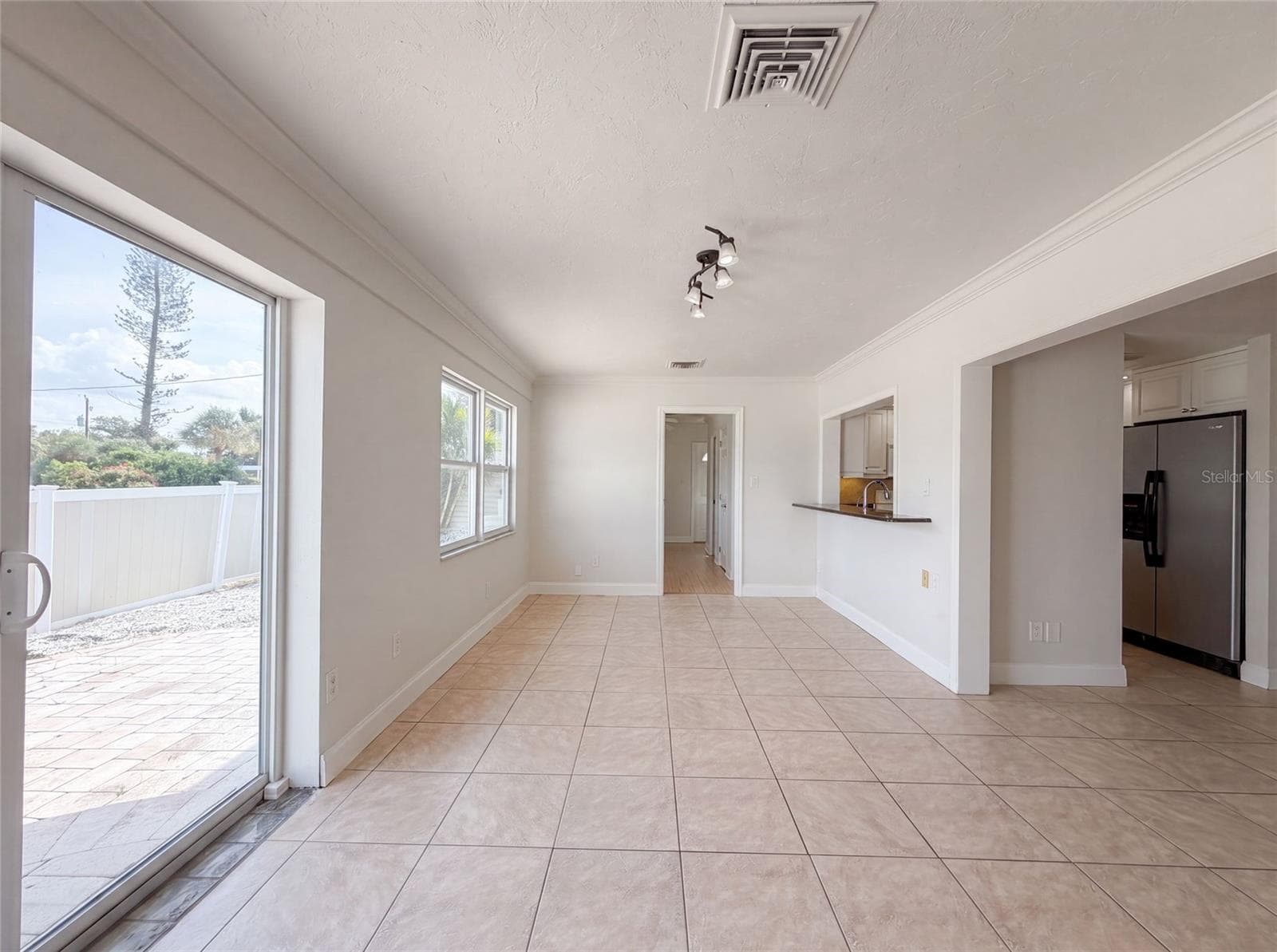 Single Family Residence at 1672 JUPITER RD, VENICE, photo 10 of 29