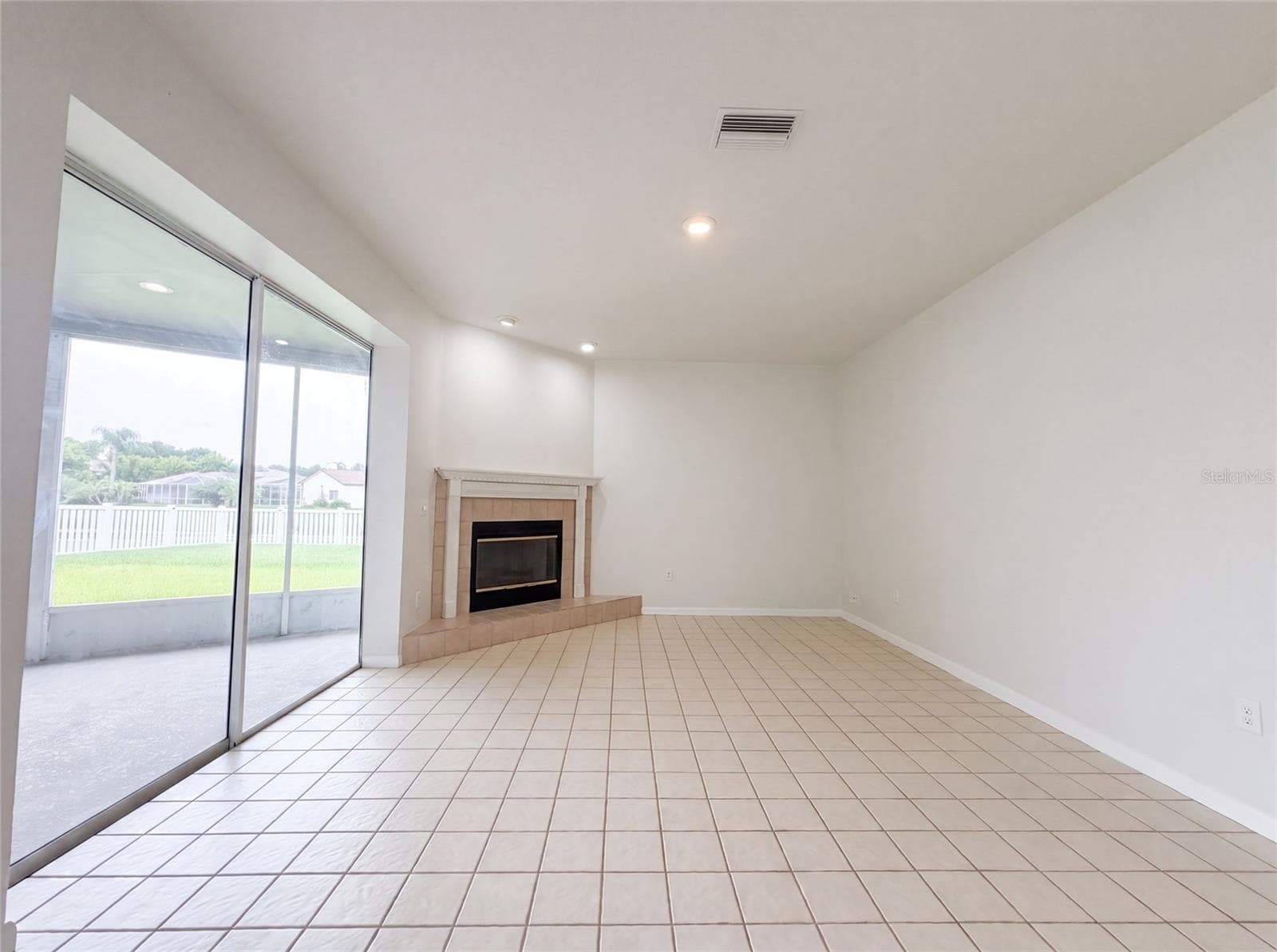Single Family Residence at 12919 PRESTWICK DR, RIVERVIEW, photo 11 of 27