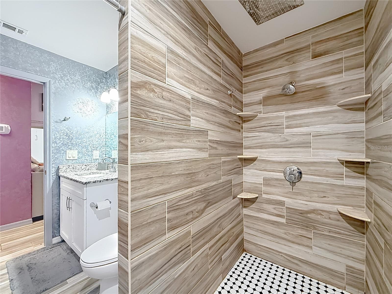 Hall Bath - 16040 PENWOOD DR, TAMPA