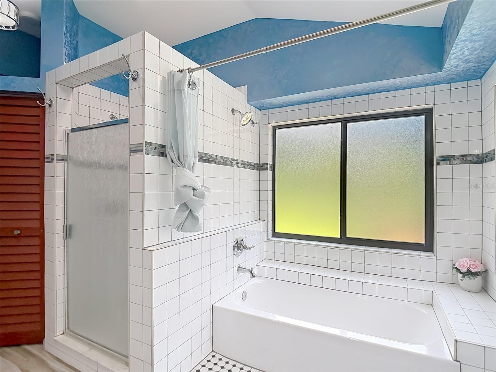 Primary Bathroom - 16040 PENWOOD DR, TAMPA