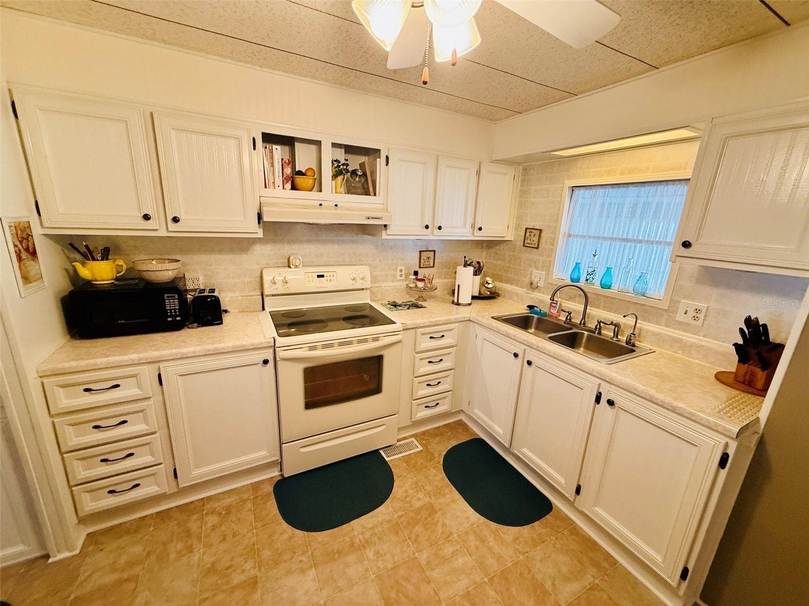 Mobile Home at 47 KONO CIR, LEESBURG, photo 6 of 28