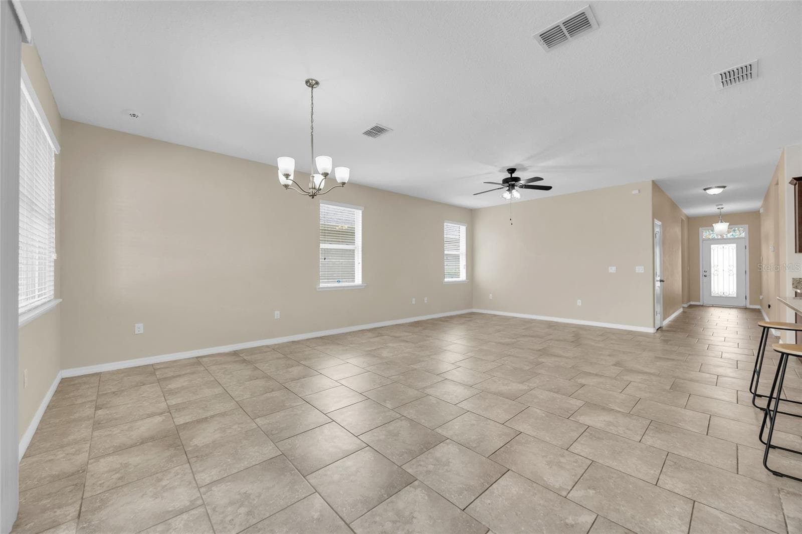 LIVINGROOM - 144 WATERSIDE CIR, WINTER HAVEN