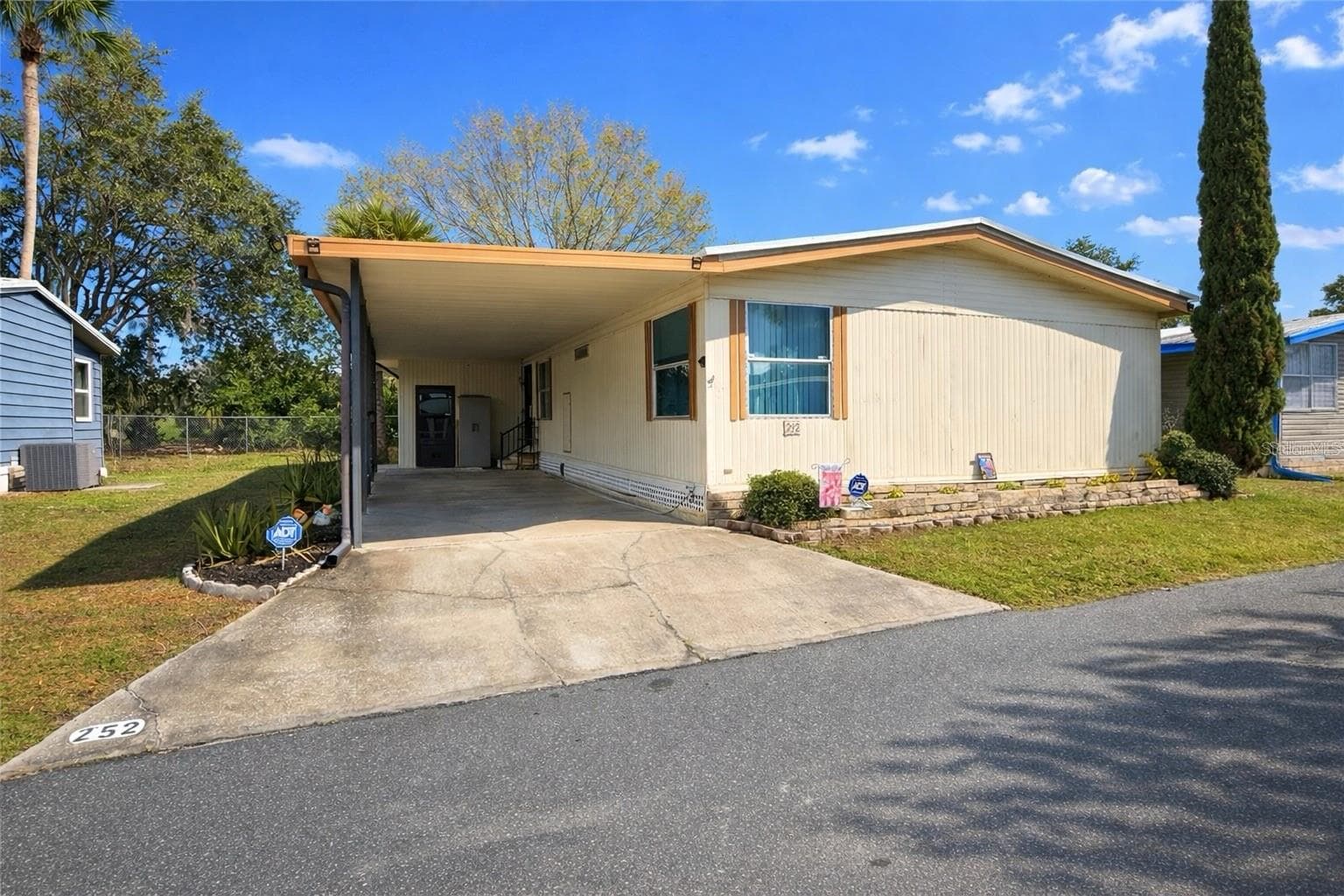 252 PINEWOOD DR