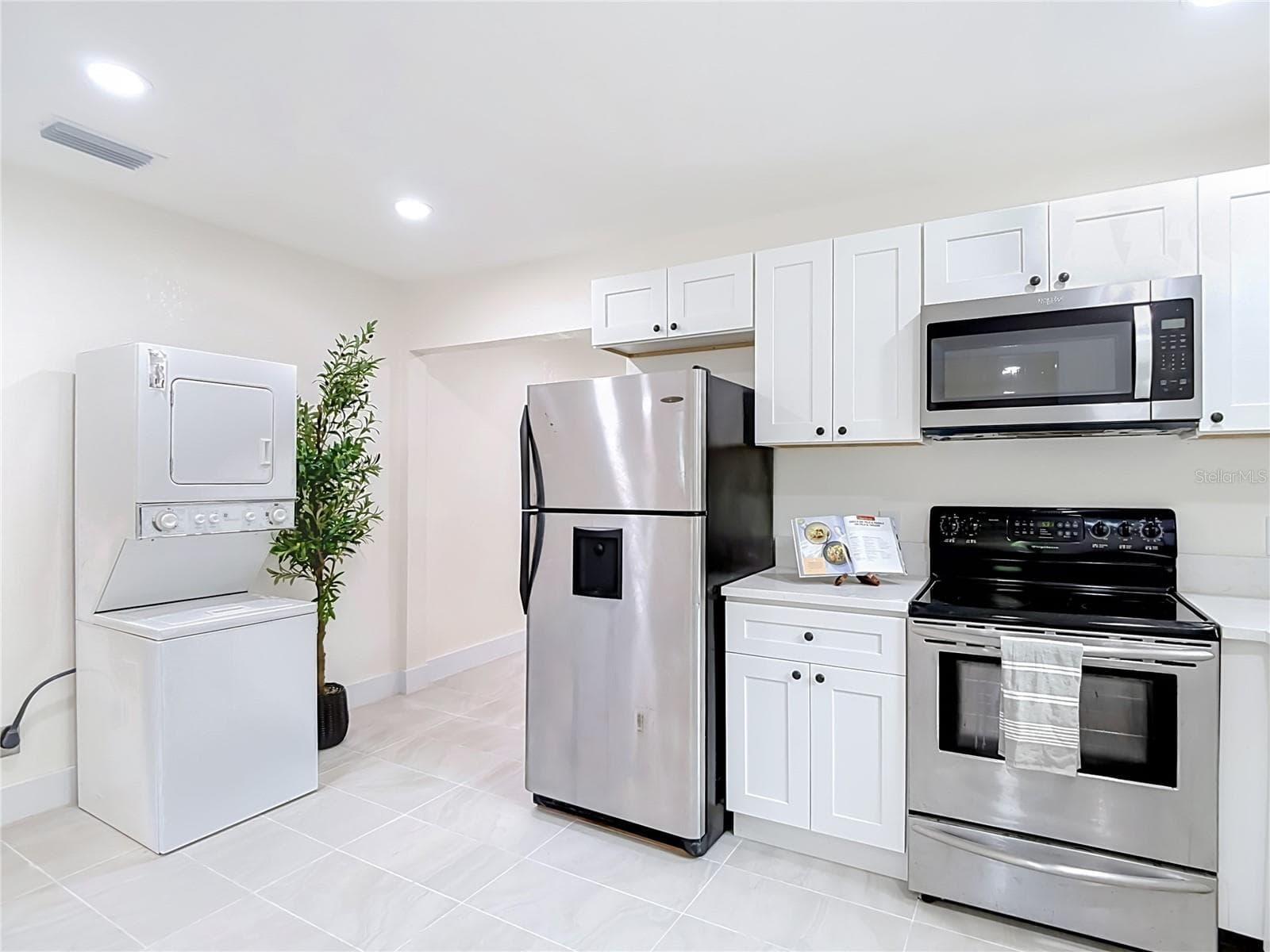 Single Family Residence at 8010 N 13TH ST, TAMPA, photo 13 of 39