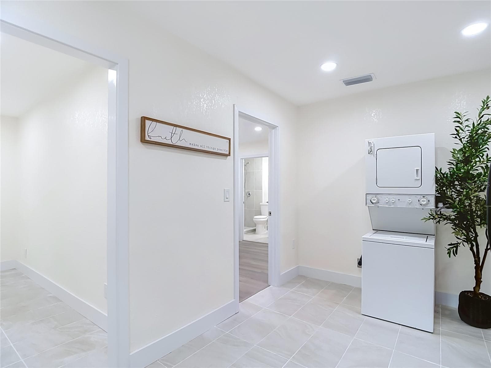 Single Family Residence at 8010 N 13TH ST, TAMPA, photo 14 of 39