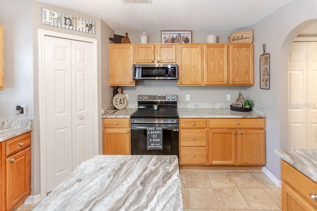 Kitchen - 11083 MAYBIRD AVE, WEEKI WACHEE