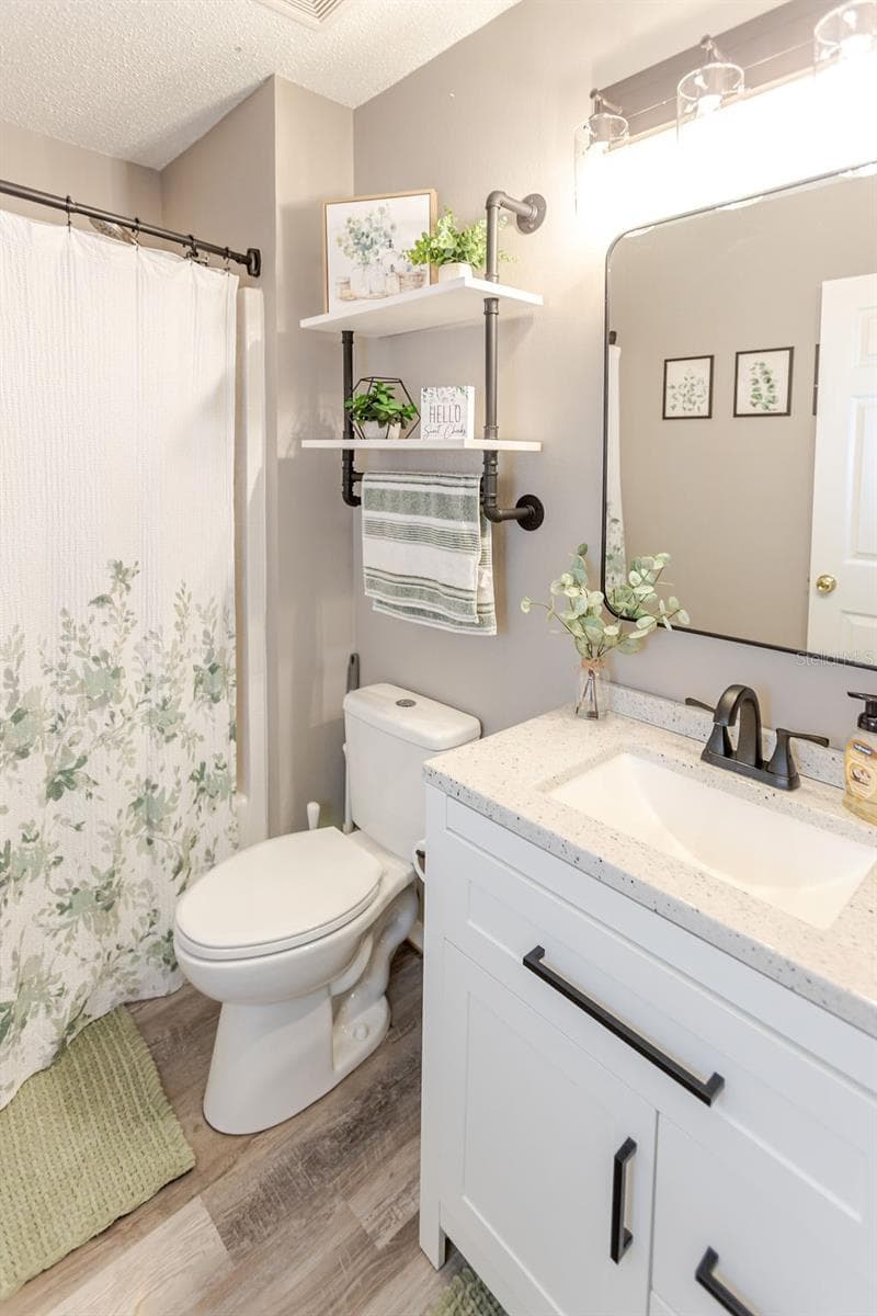 Upstairs Bathroom - 11083 MAYBIRD AVE, WEEKI WACHEE
