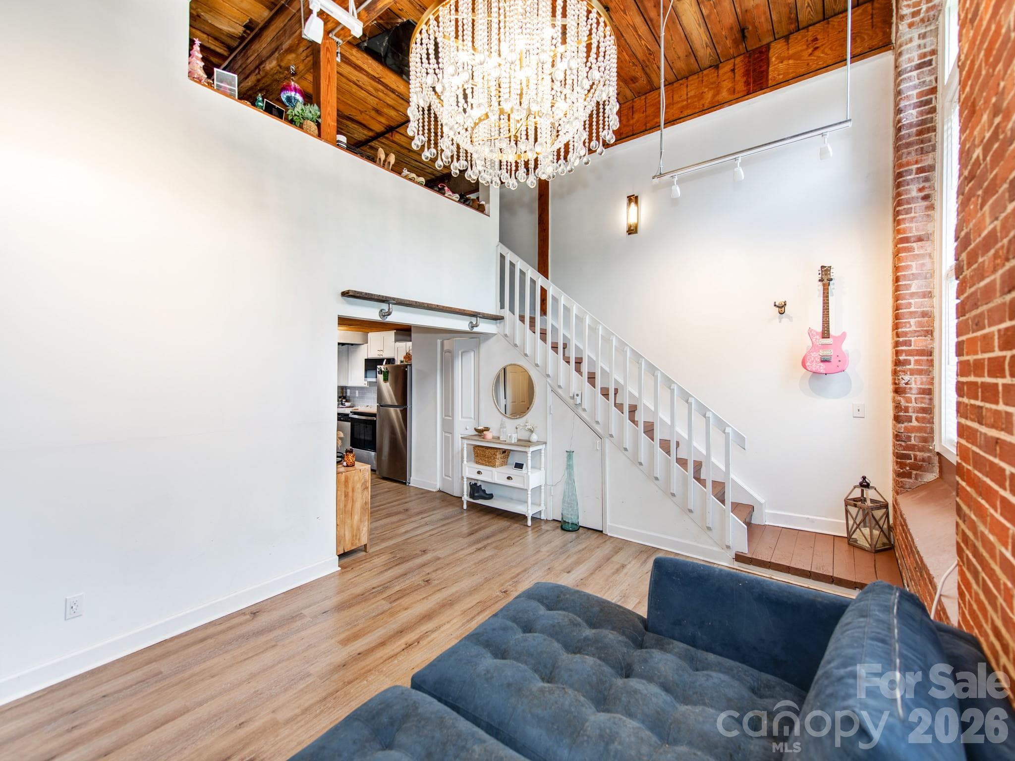 201 Hoskins Road S