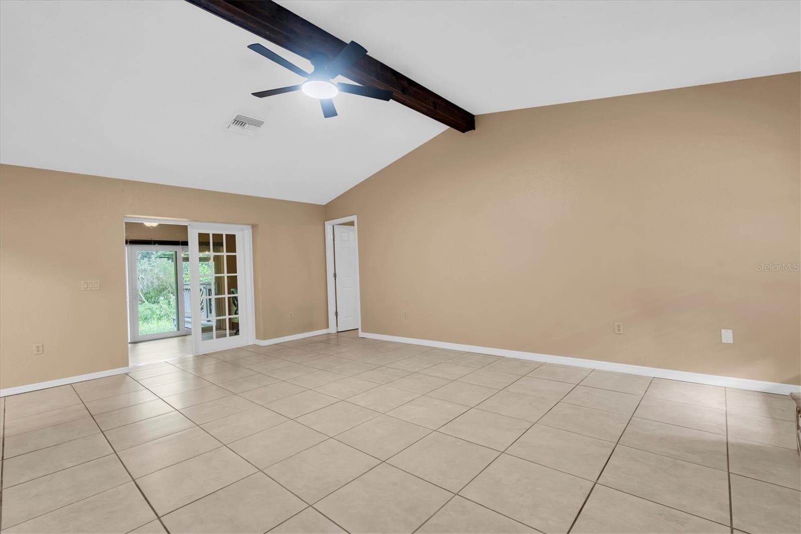 Vaulted Living Room - 6812 RIDGE TOP DR, NEW PORT RICHEY