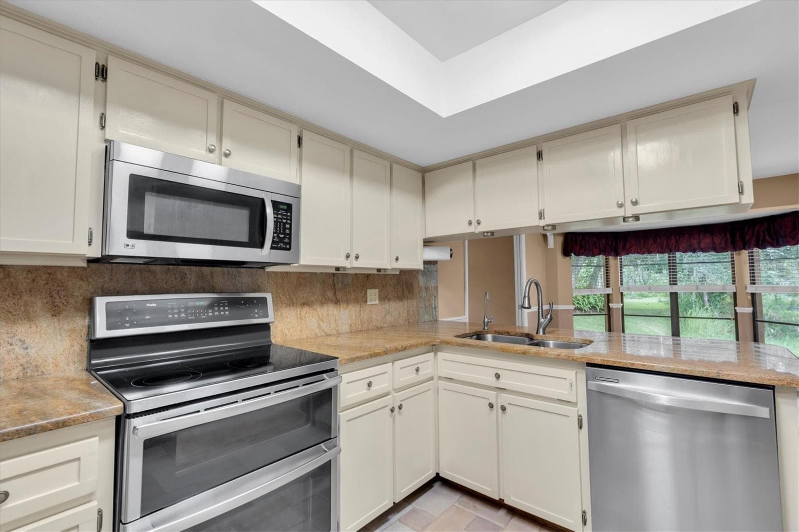 Single Family Residence at 6812 RIDGE TOP DR, NEW PORT RICHEY, photo 16 of 70