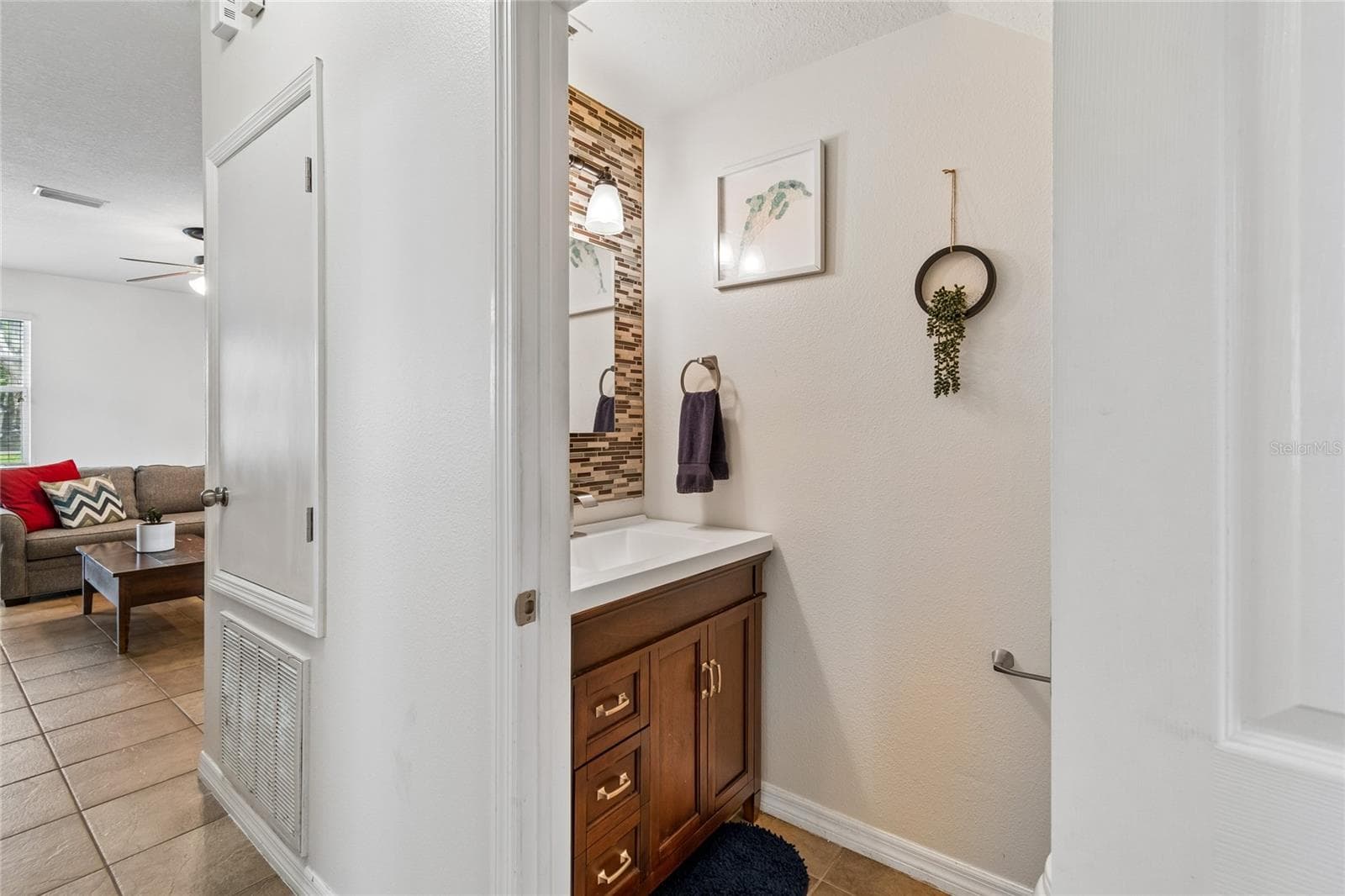 Halfbath - 11232 CREEK HAVEN DR, RIVERVIEW