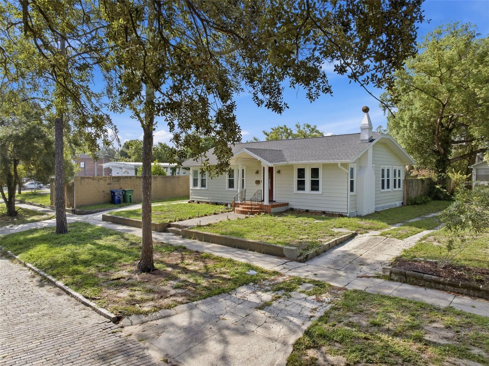 Single Family Residence at 106 W COMANCHE AVE, TAMPA, photo 4 of 41
