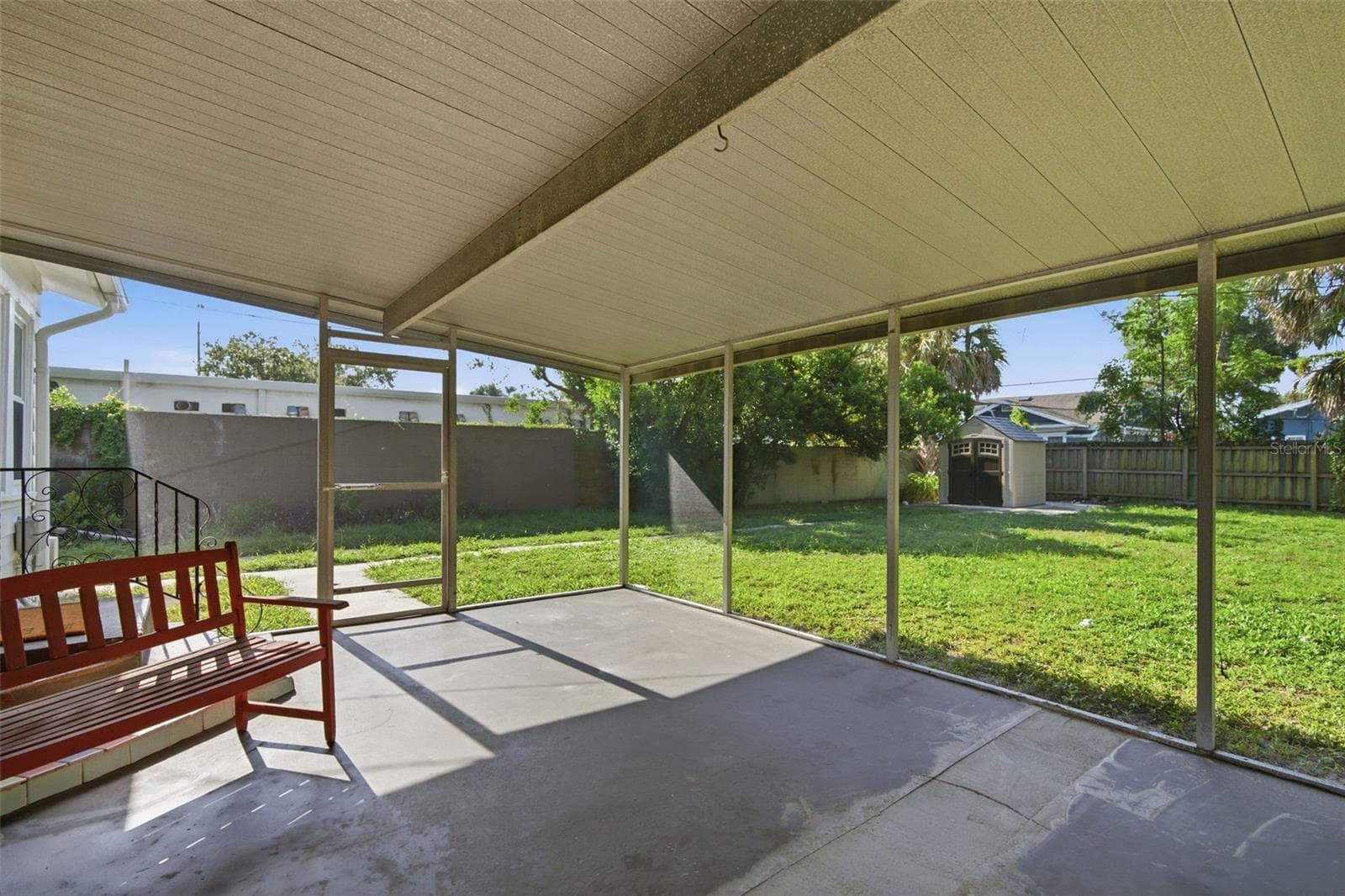 Large Screened in Back Lanai - 106 W COMANCHE AVE, TAMPA