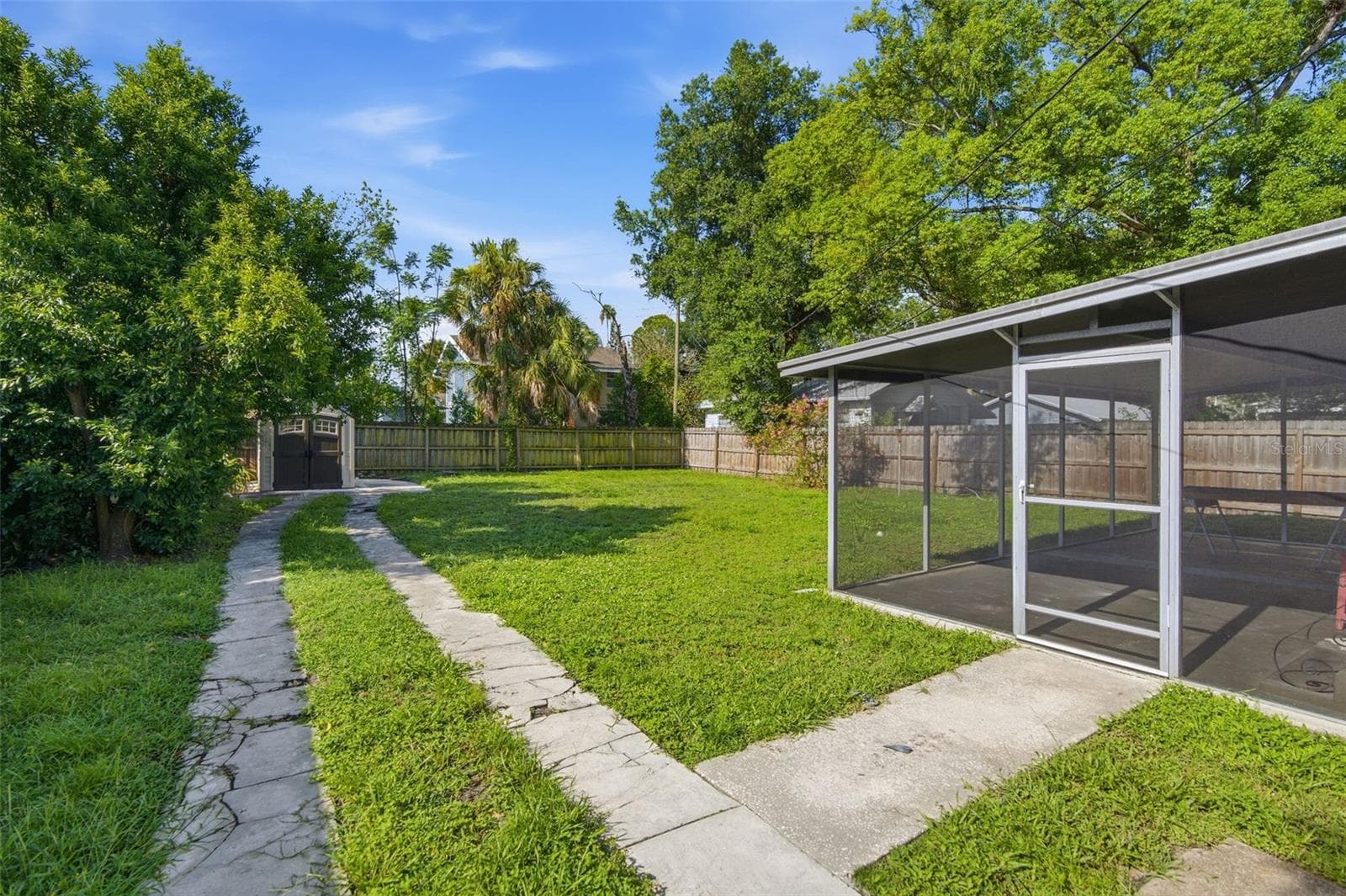 Oversized large lot and backyard - 106 W COMANCHE AVE, TAMPA