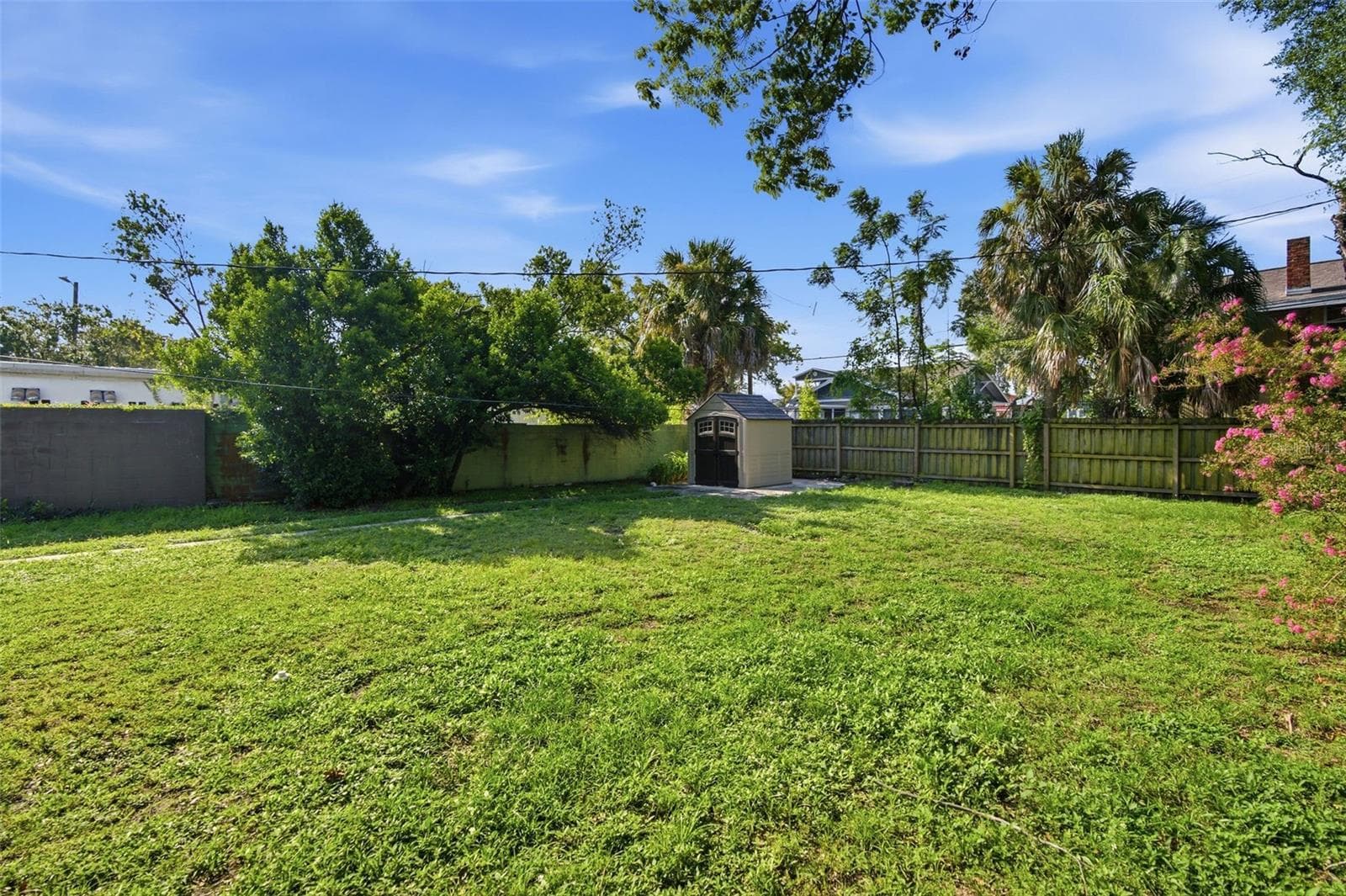 Oversized large lot and backyard - 106 W COMANCHE AVE, TAMPA