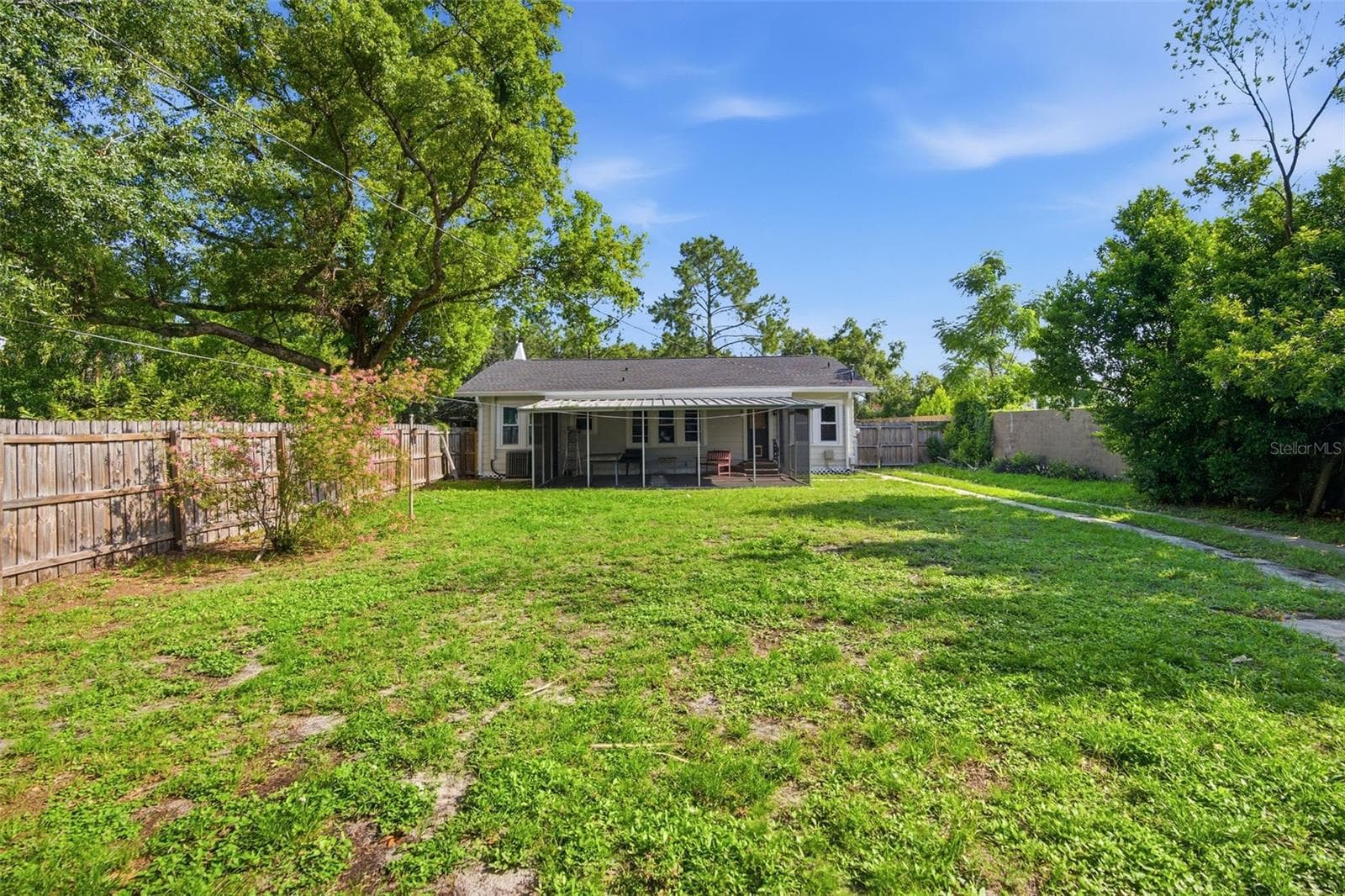 Oversized large lot and backyard - 106 W COMANCHE AVE, TAMPA