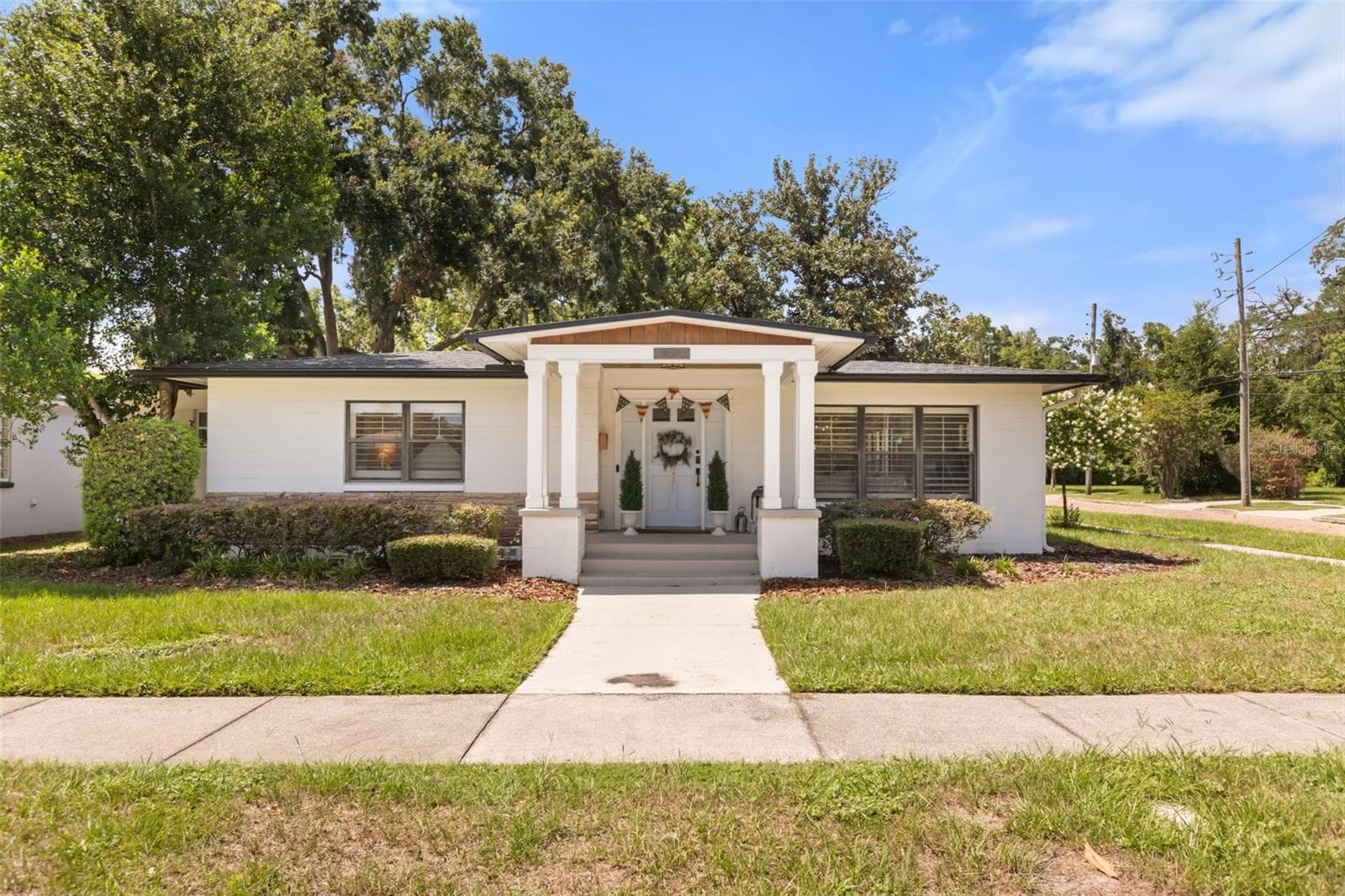 Single Family Residence at 934 BOARDMAN ST, ORLANDO, photo 2 of 45