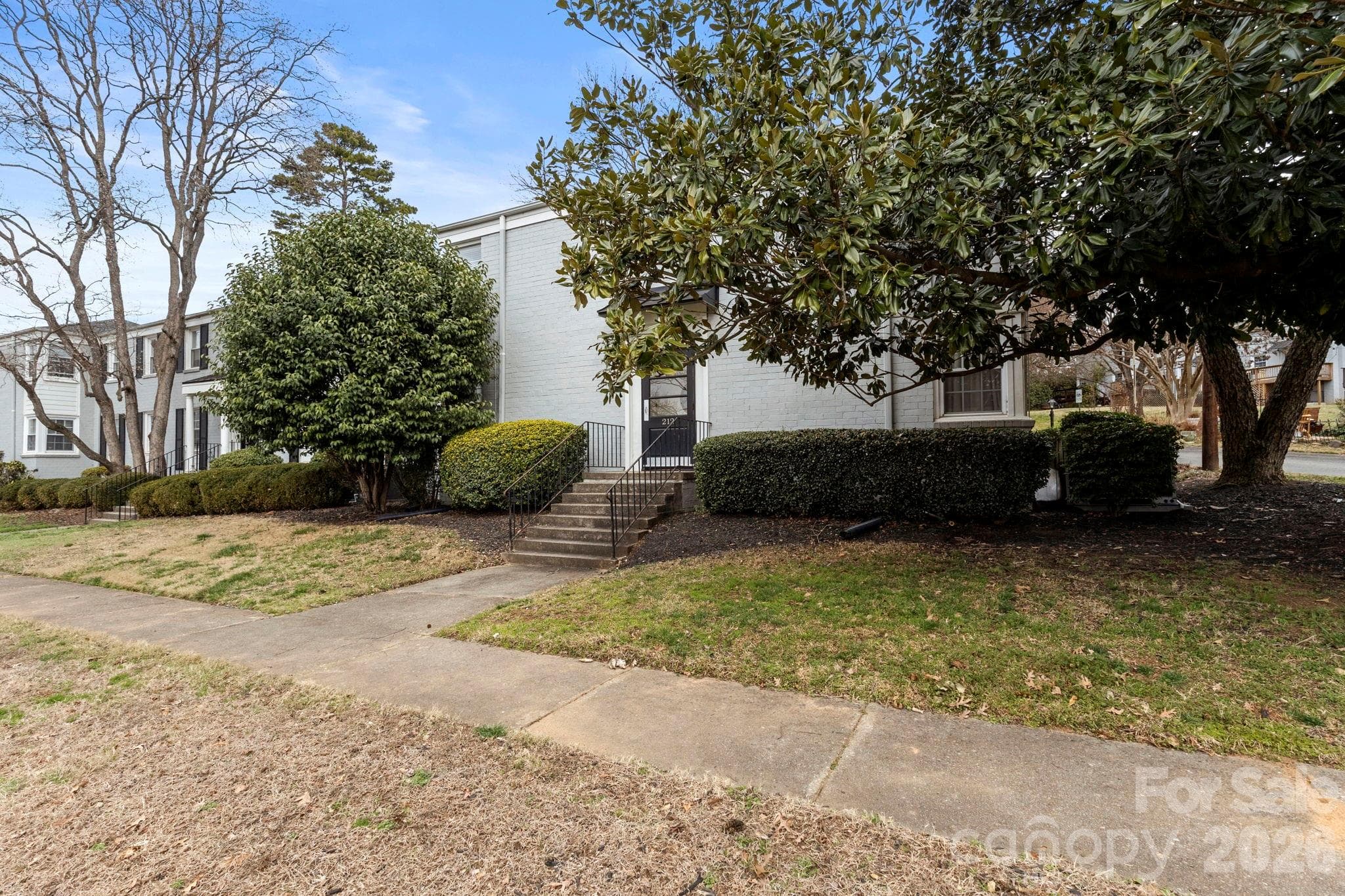 Condominium at 212 Wakefield Drive, Charlotte, photo 2 of 35