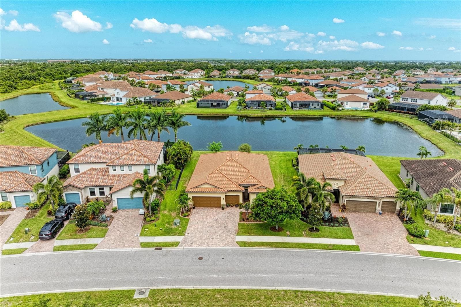 Single Family Residence at 3512 SAVANNA PALMS CT, LAKEWOOD RANCH, photo 2 of 60