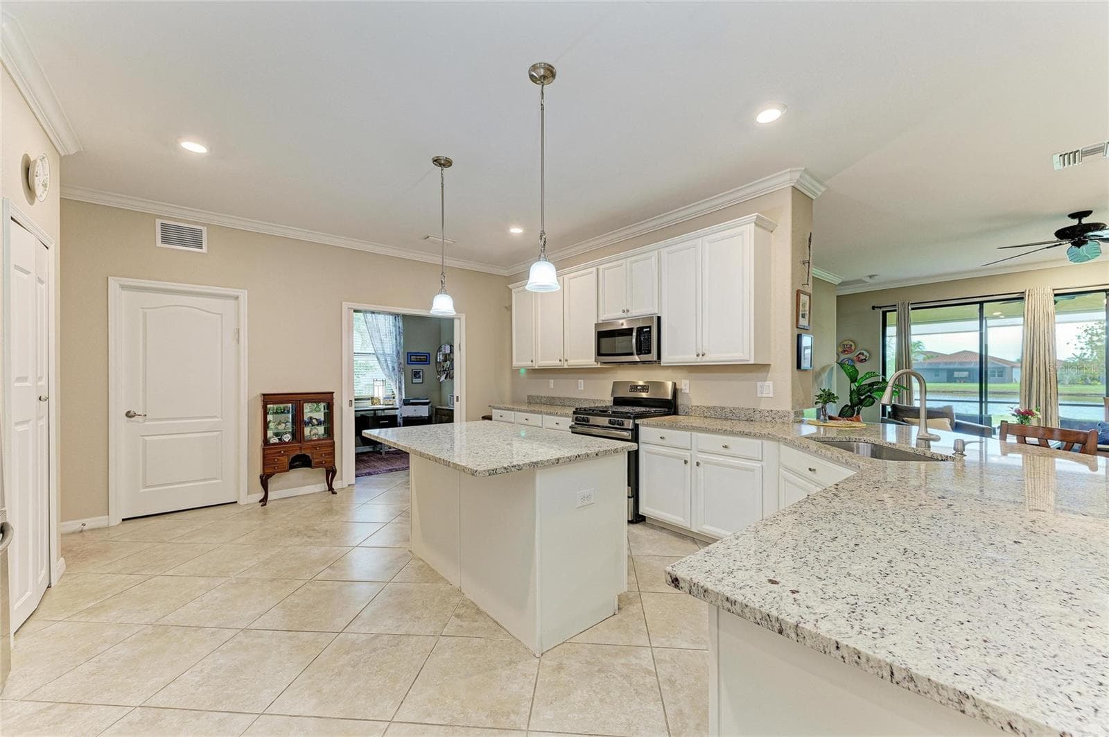 Single Family Residence at 3512 SAVANNA PALMS CT, LAKEWOOD RANCH, photo 16 of 60