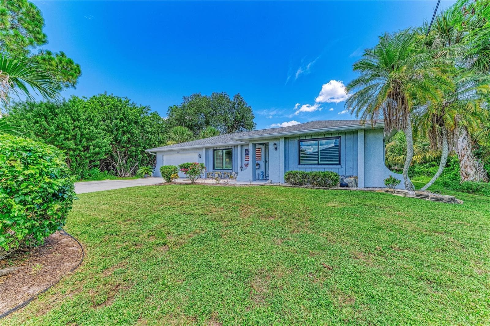 Single Family Residence at 18565 EDGEWATER DR, PORT CHARLOTTE, photo 2 of 38