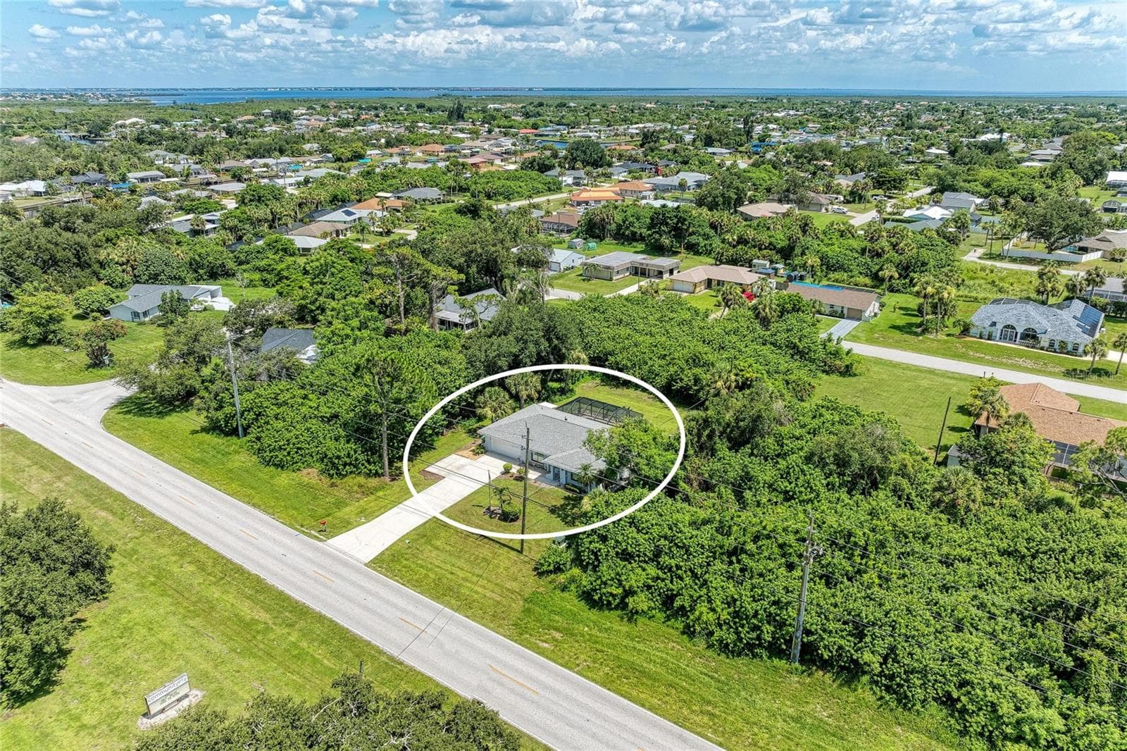 Single Family Residence at 18565 EDGEWATER DR, PORT CHARLOTTE, photo 4 of 38