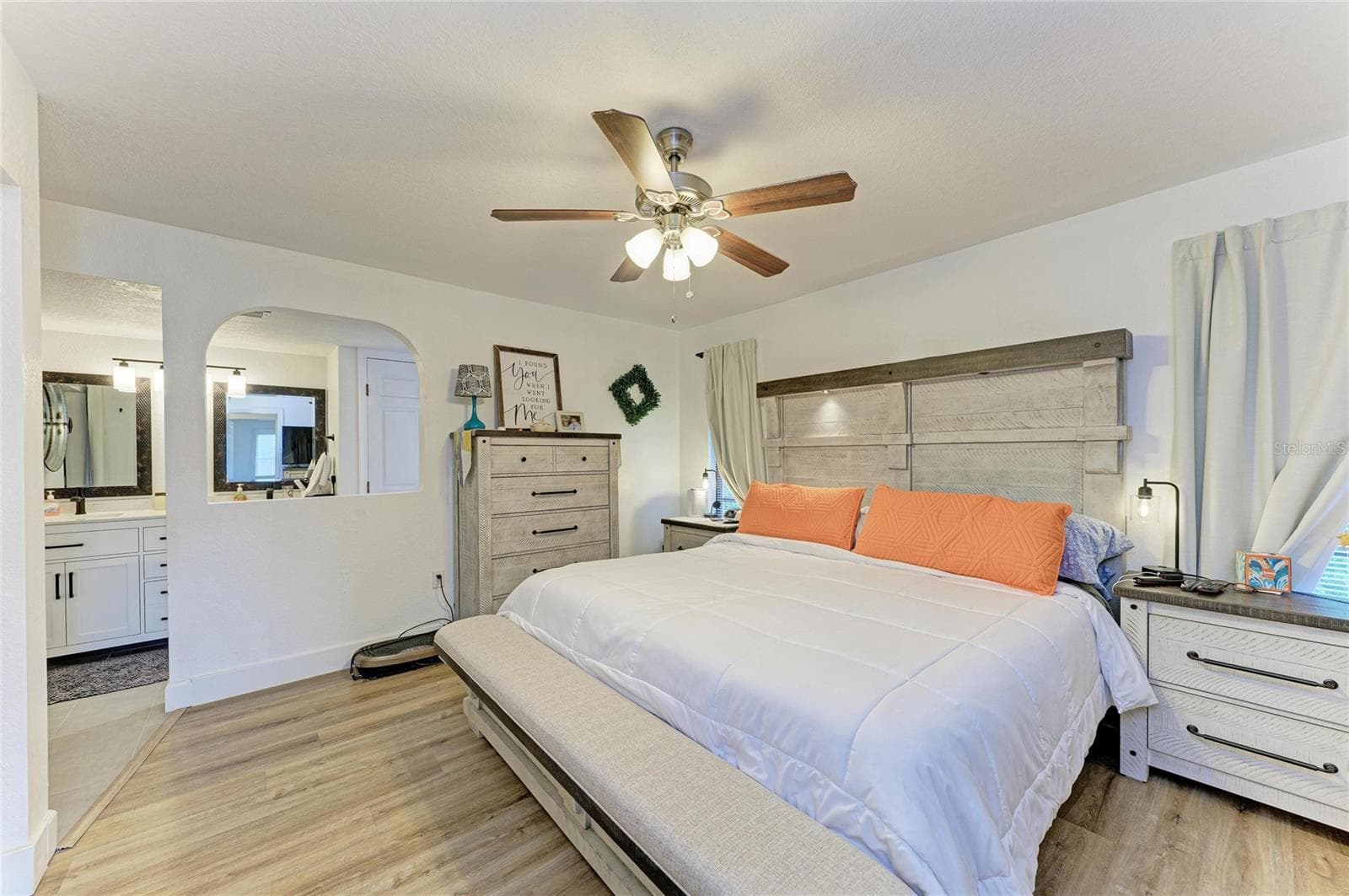 Single Family Residence at 18565 EDGEWATER DR, PORT CHARLOTTE, photo 16 of 38