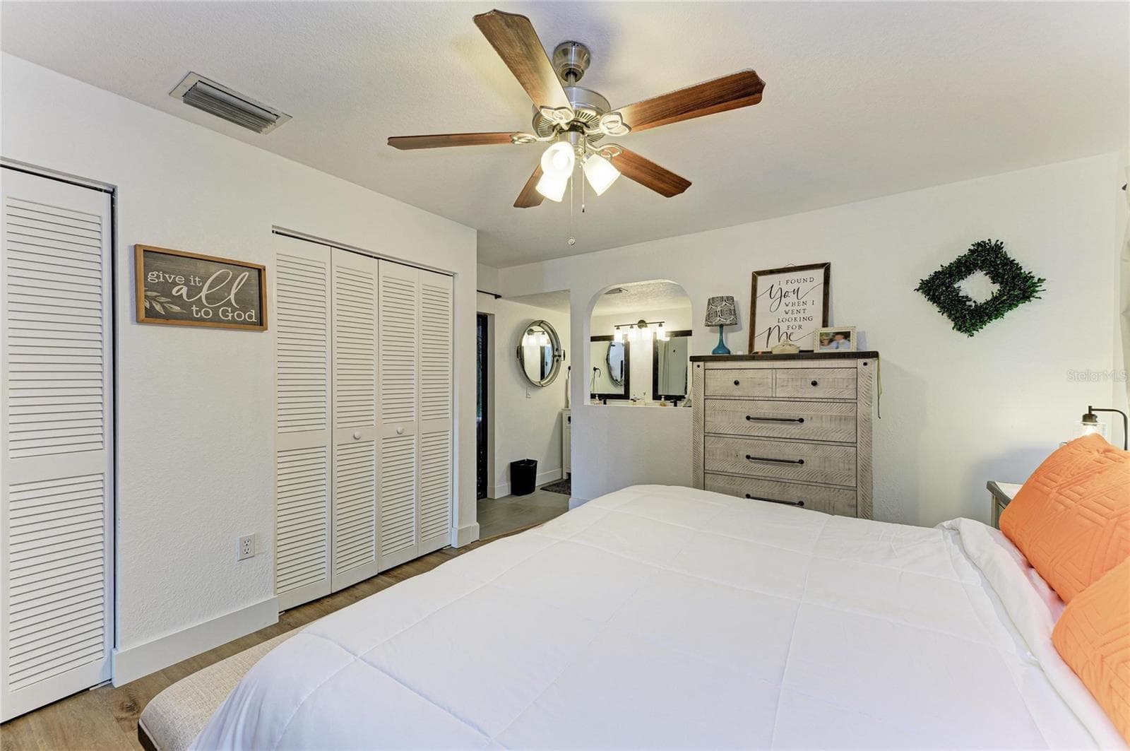Single Family Residence at 18565 EDGEWATER DR, PORT CHARLOTTE, photo 17 of 38