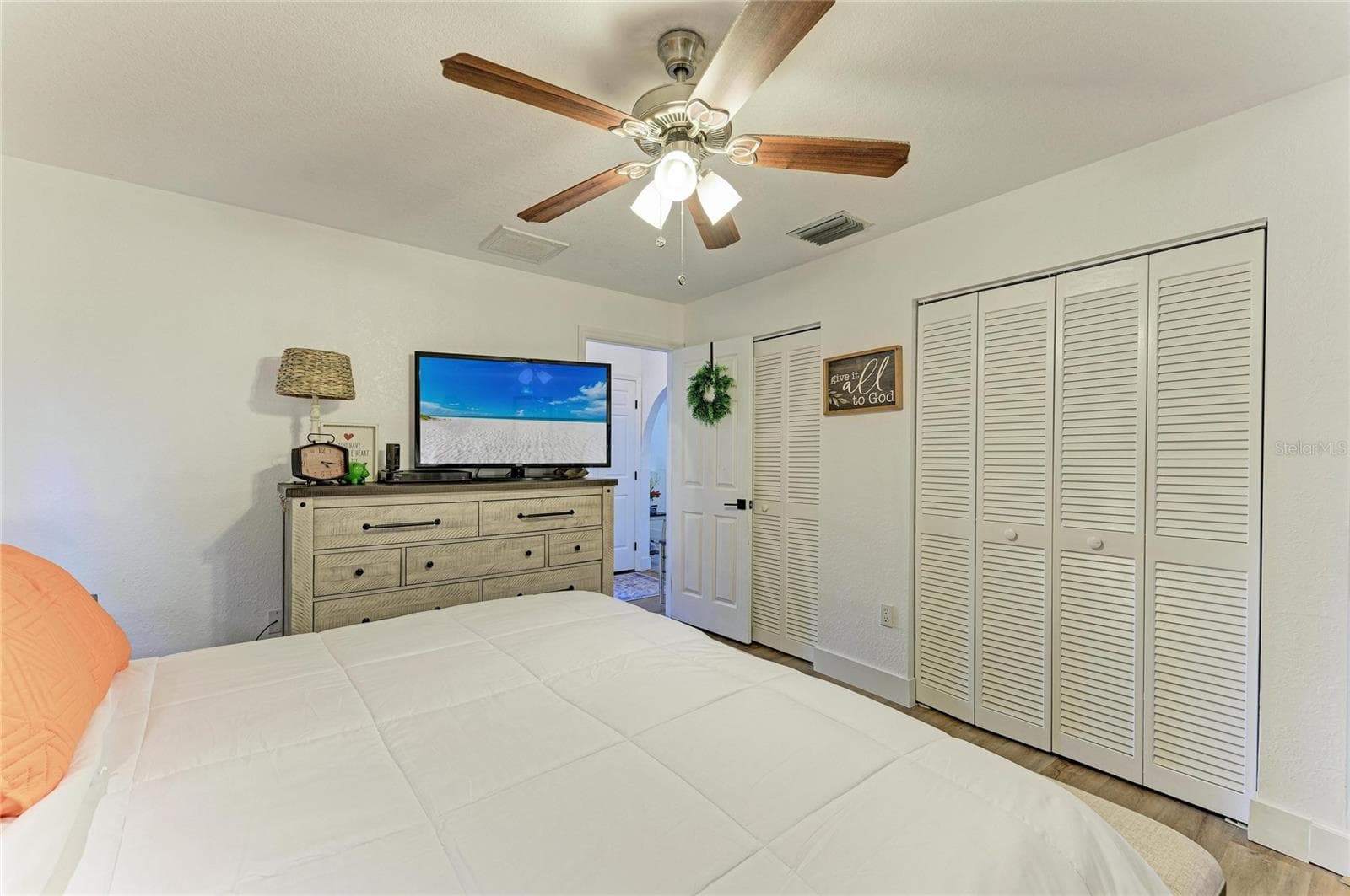 Single Family Residence at 18565 EDGEWATER DR, PORT CHARLOTTE, photo 18 of 38